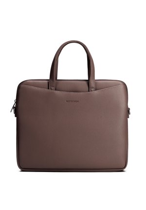 Valigetta in pelle marrone con due manici e chiusura con zip, con una cucitura curva sottile e il nome del marchio "Wittchen" sul davanti.