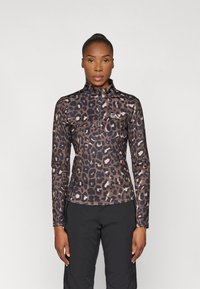 T-shirt de manga longa em estampa de leopardo com colarinho alto e fecho de meio zíper, feita de tecido suave em tons de castanho e preto.