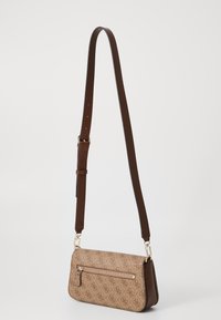 Guess MIETTA FLAP SHOULDER BAG - Borsa a tracolla - latte/brown