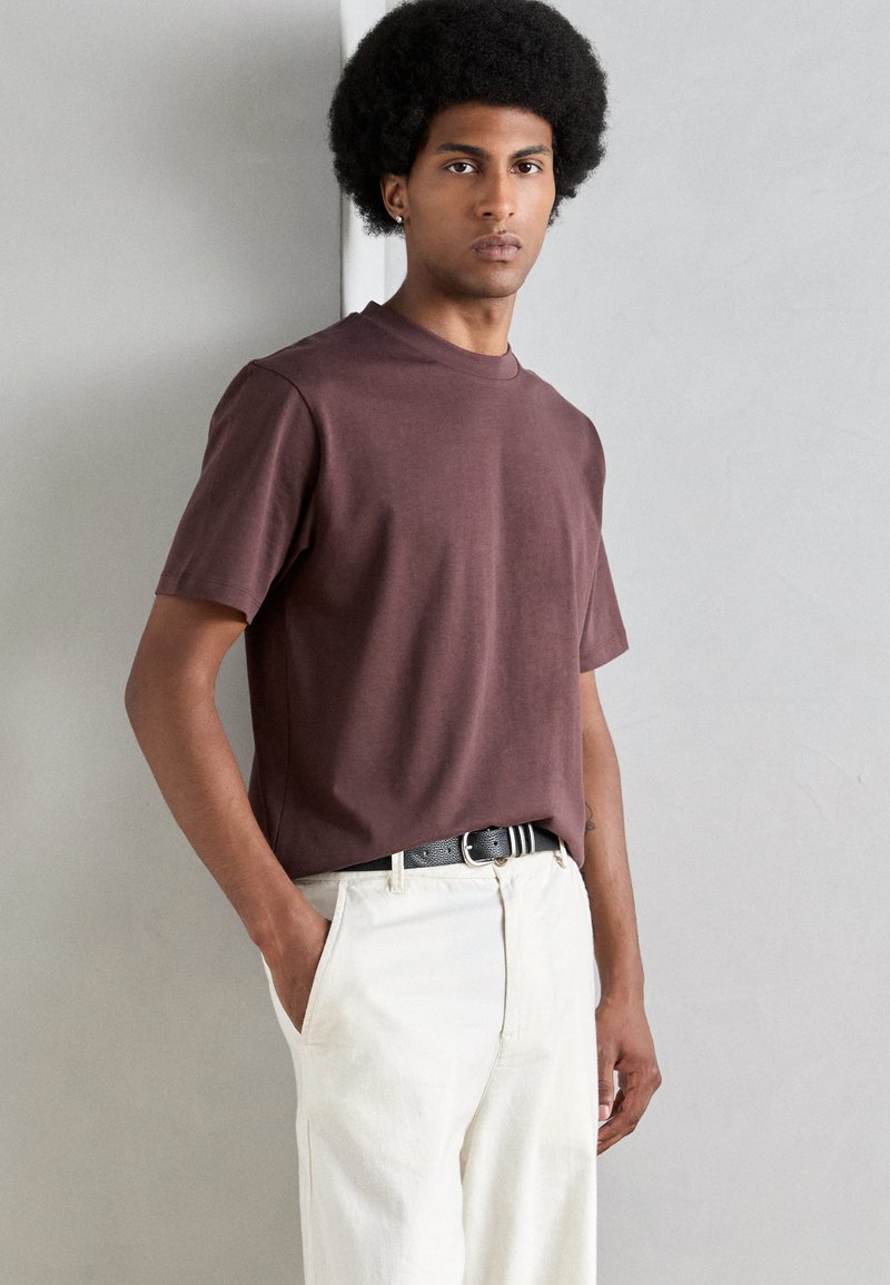 Lindbergh O NECK TEE OVERSIZE - Navadna majica - berry brown