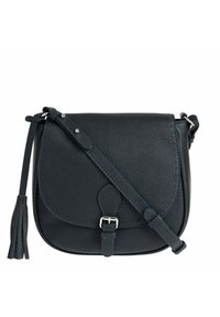 Sac bandoulière en cuir noir avec un rabat arrondi, des accessoires en métal argenté et un pompon décoratif. Comprend des coutures contrastantes et une sangle réglable.