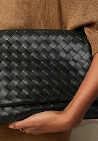Next WEAVE  - Clutch - black