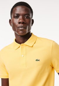 Lacoste Polo - jaune iy
