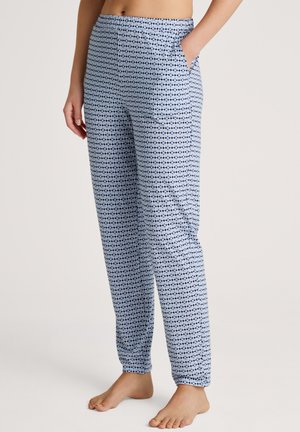  Lichtblauwe pyjamabroek met een patroon van kleine zwarte en donkerblauwe stippen. Inclusief zakken aan de zijkant en een ontspannen pasvorm.
