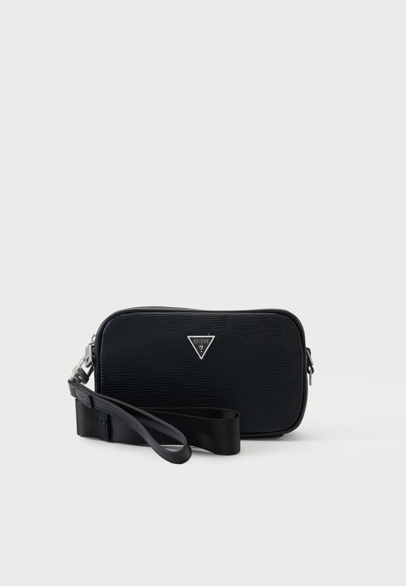 Μαύρο ορθογώνιο βραχιόλι Guess με υφιστάμενη επιφάνεια και ασημένιο τριγωνικό λογότυπο μπροστά, με αποσπώμενο λουράκι.