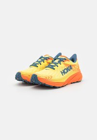 HOKA CHALLENGER 7 - Terepfutó cipők - lemonade/squash