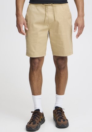 BHEDNAN - Pantaloni scurți - cornstalk