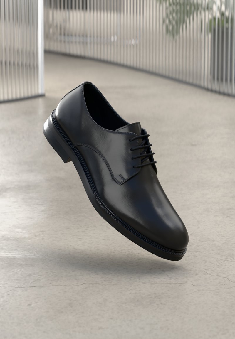 Chaussure habillée en cuir noir avec une surface lisse, un design à lacets, un bout arrondi et un liseré contrastant cousu autour de la semelle.