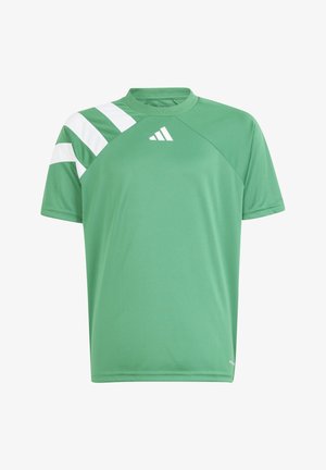 Camisola atlética verde com decote redondo, mangas curtas e um design de risca branca assimétrica no ombro esquerdo. Feita de um tecido respirável.