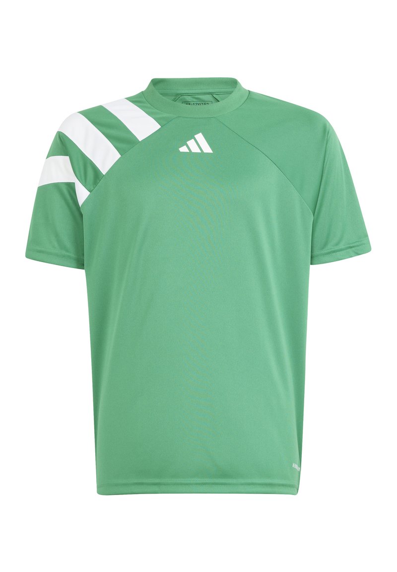 Grønn treningst-skjorte med rund hals, korte ermer og asymmetrisk hvit stripe-designe på venstre skulder. Laget av pustende stoff.