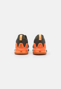 Nike Performance AIR MAX ALPHA TRAINER 5 - Sapatilha de treino - cargo khaki/safety orange/sequoia/peach cream