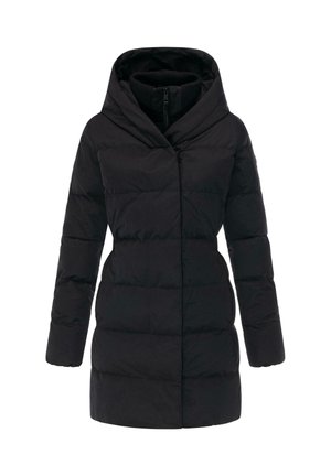 Cappotto piumino nero con silouette aderente, colletto alto e chiusura con zip. Presenta cuciture orizzontali e maniche lunghe. Texture liscia.