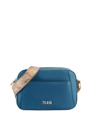 Borsa a tracolla rettangolare blu con tracolla beige regolabile con motivo a mappa e logo "TCLASSE" in tonalità oro sul davanti.