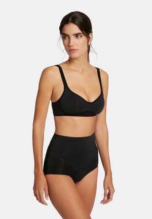 Schwarzer Bralette mit breiten Trägern und V-Ausschnitt, kombiniert mit hochgeschnittenen schwarzen Slips mit strukturiertem Muster. Dehnbare Stoffqualität, nahtloses Design.