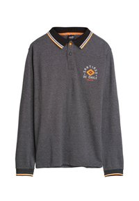 Langarm poloshirt in donkergrijs met een zwarte kraag. Heeft oranje en witte strepen, en geborduurde details van "Santiago de Chile".