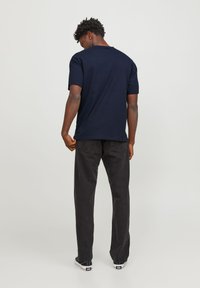 Jack & Jones JORVESTERBRO CREW NECK - Marškinėliai su spaudiniu - sky captain