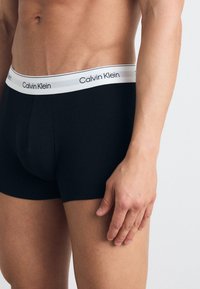 Calvin Klein Underwear TRUNK 5 PACK MODERN COTTON - Calzoncillos - black/white