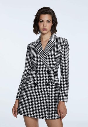 MIT STRUKTURIERTEM - Day dress - black