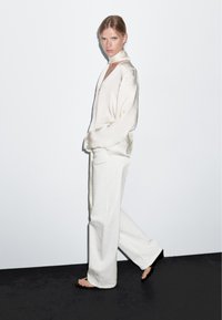 Massimo Dutti HIGH-WAIST BARREL FIT - Wide Leg - white
