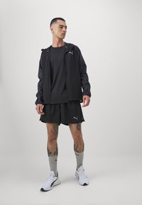 Puma RUN FAVORITE AOP WOVEN JACKET M - Jakna za treniranje - black-aop