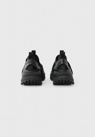 Emporio Armani Trainers - black