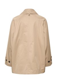 Beige sadetakki, jossa on kaulus, raglan-hihat ja mustat nappikoristeet hihoissa. Sujuva, kevyt kangas ilman näkyviä kuvioita.