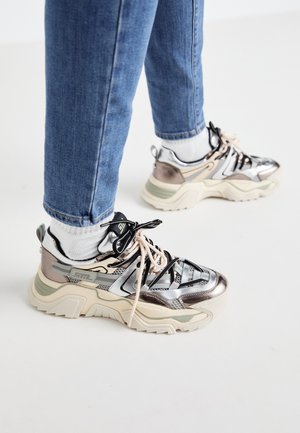 KINGDOM-E - Trainers - pewter/gold