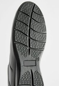 Next DERBY WIDE FIT - Elegantsed paeltega jalatsid - black