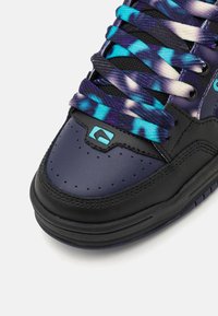 Globe TILT - Skate shoes - black