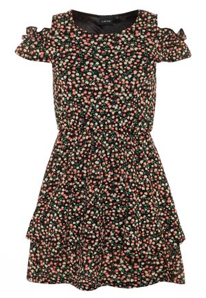 Robe noire avec imprimé floral en rose, blanc et vert. Manches courtes à volants, taille cintrée et design de jupe superposée.