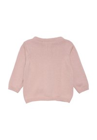 Hellrosa Strickpullover mit langen Ärmeln, geripptem Kragen und Bündchen. Die Rückseite weist eine glatte, strukturierte Oberfläche auf. Einfaches, klassisches Design.