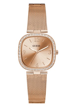 Orologio in maglia rosa oro con quadrante quadrato, dettagli in cristallo attorno alla lunetta e semplici indicatori delle ore 12, 3, 6 e 9. Marca: Guess.