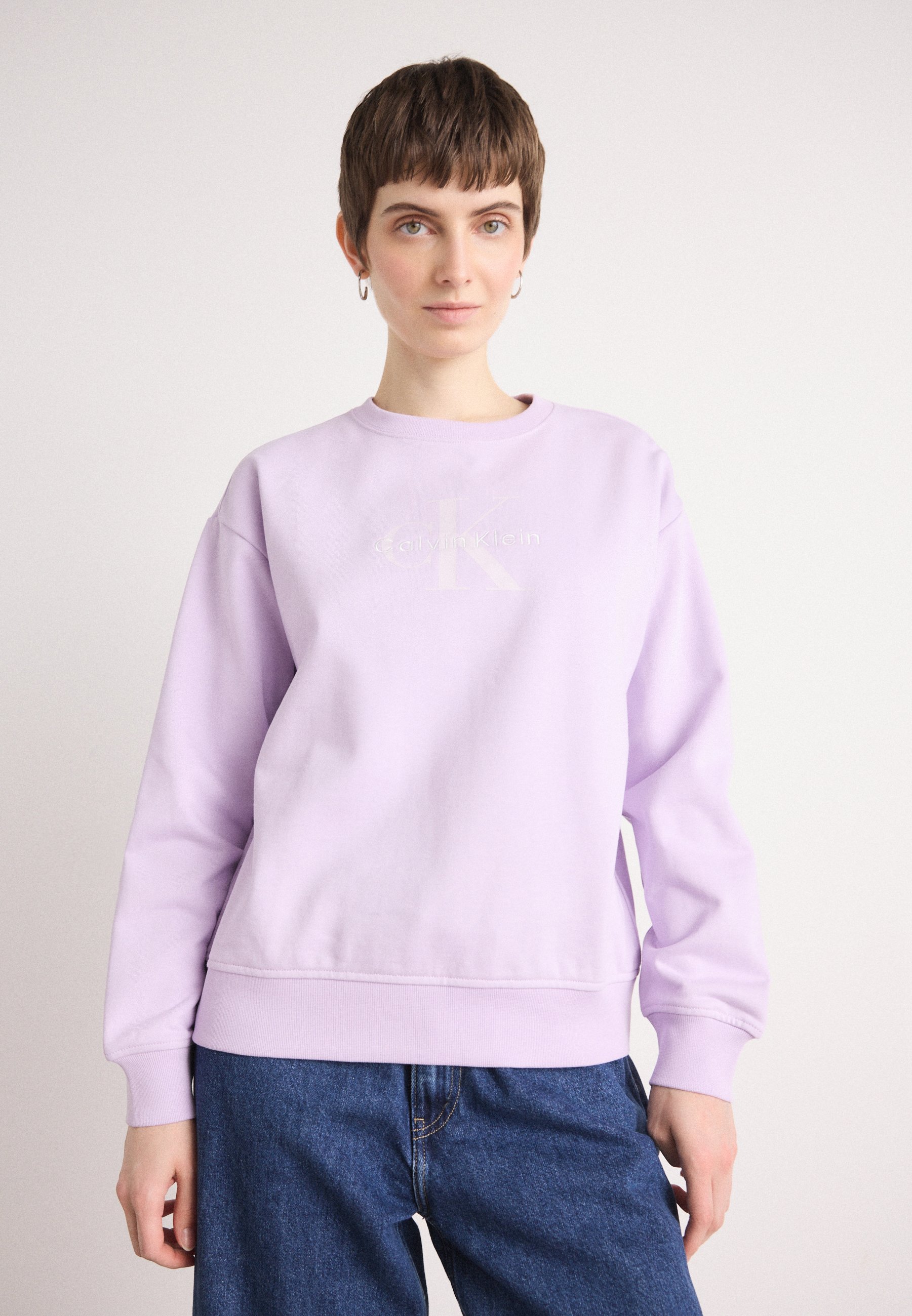 売れ筋商品|||カルバンクライン パーカー・スウェットシャツ レディース アウター MONOLOGO - Sweatshirt - lavender blush ウィメンズ | パーカー＆スウェット | カルバン クライン 公式