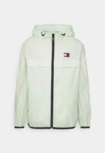tommy-jeans-packable-tech-chicago-zipthru-windbreaker-minty-mint