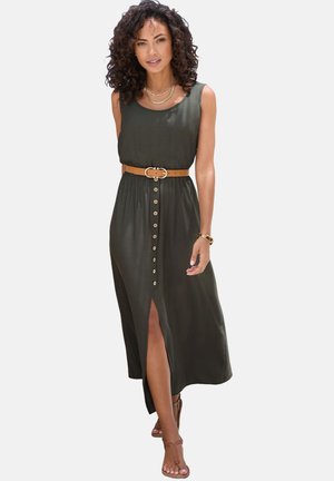 Olivgrünes, ärmelloses Maxikleid mit einem taillierten Gürtel und durchgehender Knopfleiste, ausgestattet mit einem seitlichen Schlitz und einer glatten Stoffstruktur.