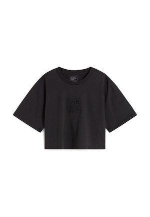 Czarna krótka koszulka z krótkim rękawem i subtelnym wytłoczonym logo Vans z przodu na środku.