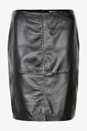 Zwarte leren kokerrok met een gladde textuur, tot de knie, met een centrale achternaad en een discrete ritssluiting op de taille.