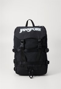 Sac à dos noir avec des sangles ajustables, grand rabat supérieur et logo JanSport. Caractéristiques : matériau texturé, plusieurs boucles et compartiment zippé.