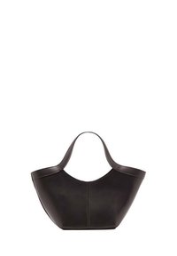 Sac fourre-tout en cuir noir avec une silhouette structurée et large, doté de deux poignées courbées et d'un minimum de détails de couture. Texture lisse, sans quincaillerie.