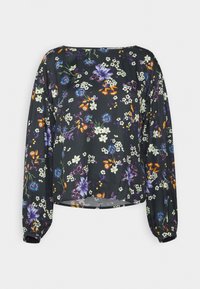 Blusa a maniche lunghe con motivo floreale scuro, caratterizzata da fiori colorati su sfondo nero, scollatura tonda e polsini delle maniche arricciati.