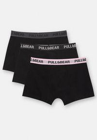 Tre boxer neri con fascia elastica in vita nei colori grigio, nero e rosa, ciascuno con il marchio "PULL&BEAR".