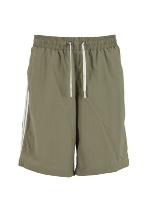 Bañador verde oliva hecho de tela ligera, con una cinturilla elástica que incluye cordones blancos y rayas laterales en blanco.