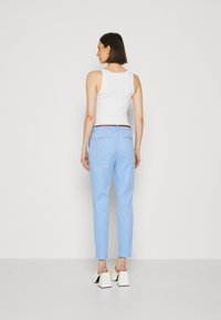 b.young DAYS CIGARET PANTS - Hlače chino - vista blue