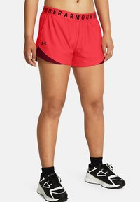 Under Armour PLAY UP  - Pantalón corto de deporte - racer red