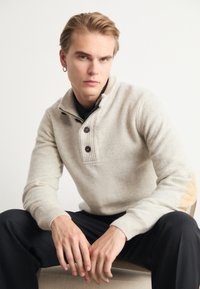 Barbour ESSENTIAL PATCH JUMPER - Trui - pearl