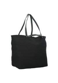 Svart dukväska med två platta, långa handtag; rektangulär form; minimalistisk design; hållbar textur; inga synliga dekorationer.