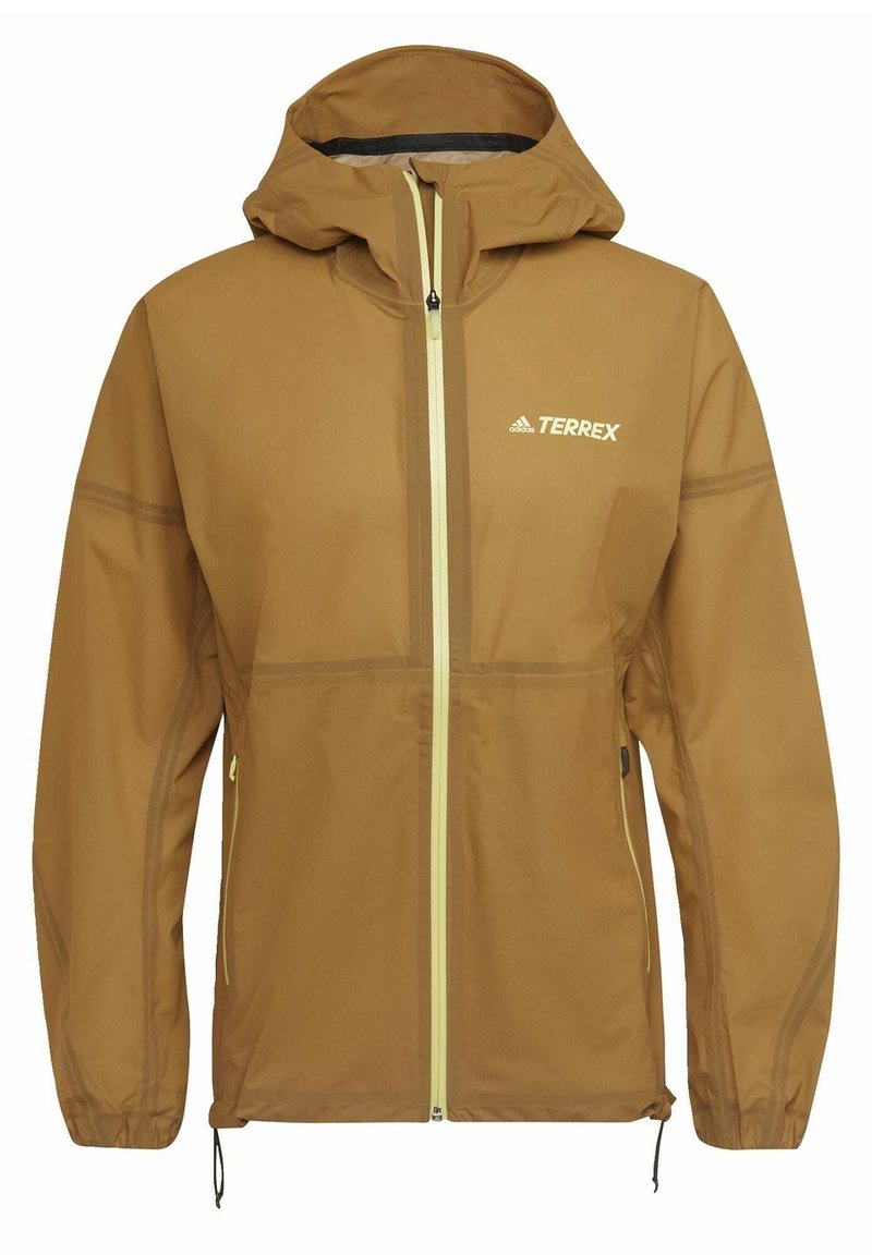 Chaqueta ligera marrón con capucha, cierre de cremallera y un logo en el pecho. Presenta un dobladillo ajustable con cordón y puños elásticos. Textura suave.