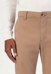 TOM TAILOR REGULAR WASHED - Chino - caribou beige