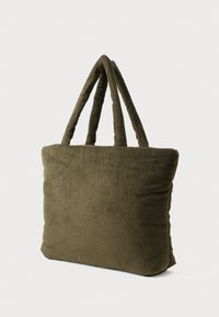 Sac fourre-tout en velours côtelé vert olive avec deux poignées texturées, forme rectangulaire et motif de surface strié. Matériau doux et design spacieux.