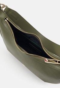 Tommy Hilfiger CHIC SHOULDER BAG - Håndveske - utility olive